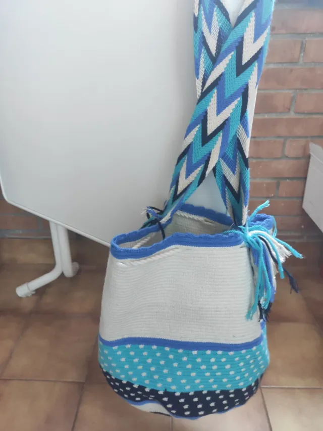 Bolso Wayuu bandolera azul y blanco