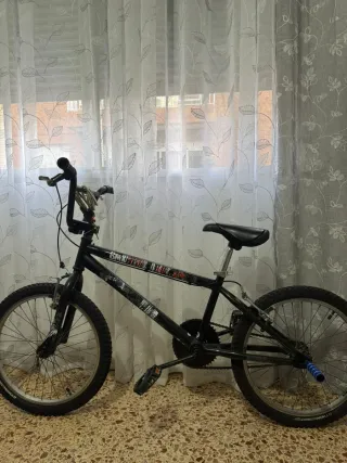 Bicicleta BMX negra