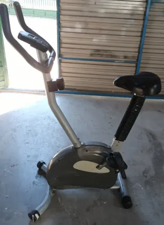Bicicleta Estática Gris y Negra