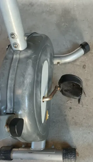 Bicicleta Estática Gris y Negra