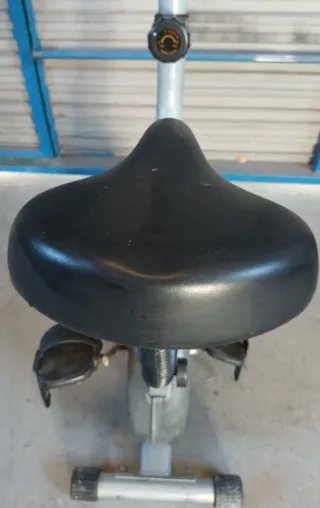 Bicicleta Estática Gris y Negra