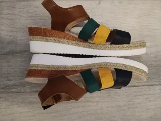 Sandalias Marrones, Negras, Verdes y Amarillas
