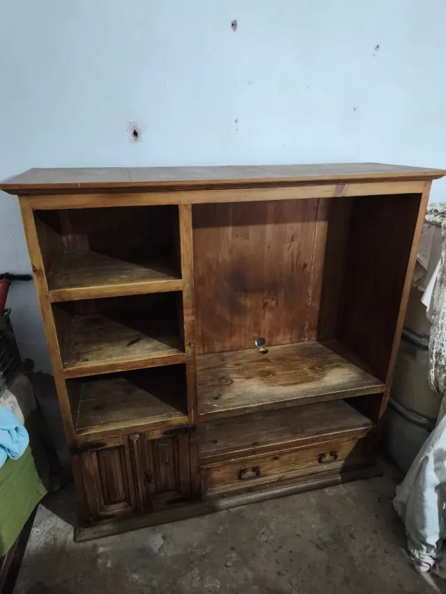 Mueble de madera rústico