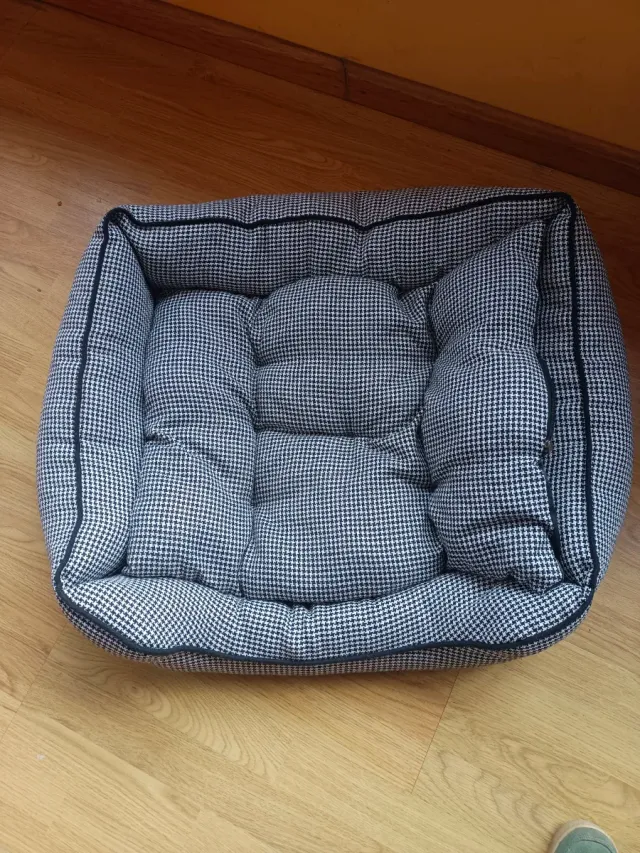 Cama para mascota sin estrenar 80x70 cm