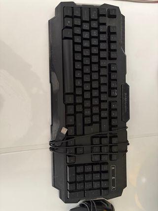 Teclado y ratón gaming con luces