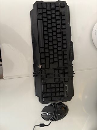 Teclado y ratón gaming con luces