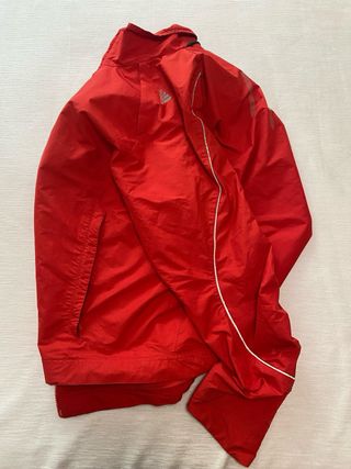 Chaqueta deportiva Adidas roja