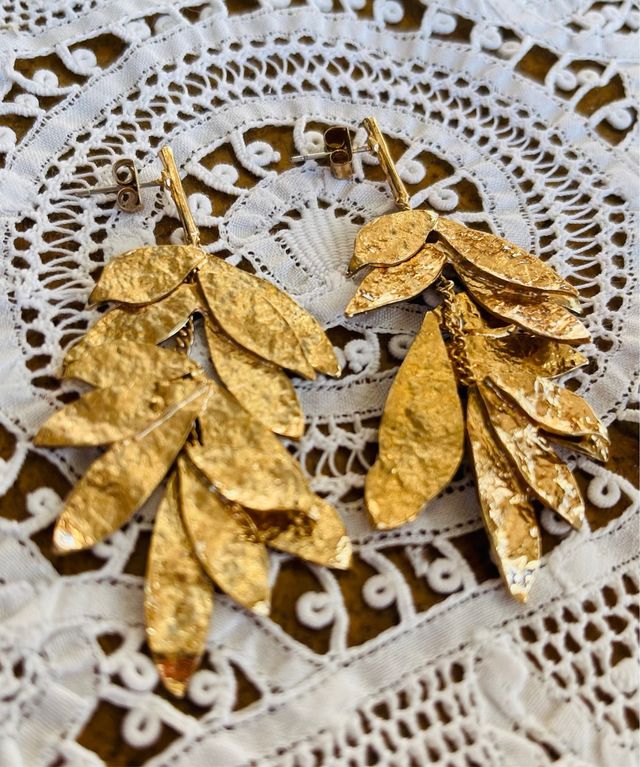 Pendientes largos dorados hoja