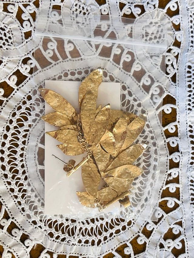 Pendientes largos dorados hoja