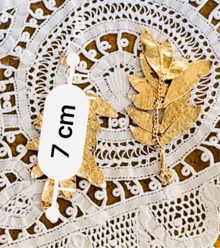 Pendientes largos dorados hoja