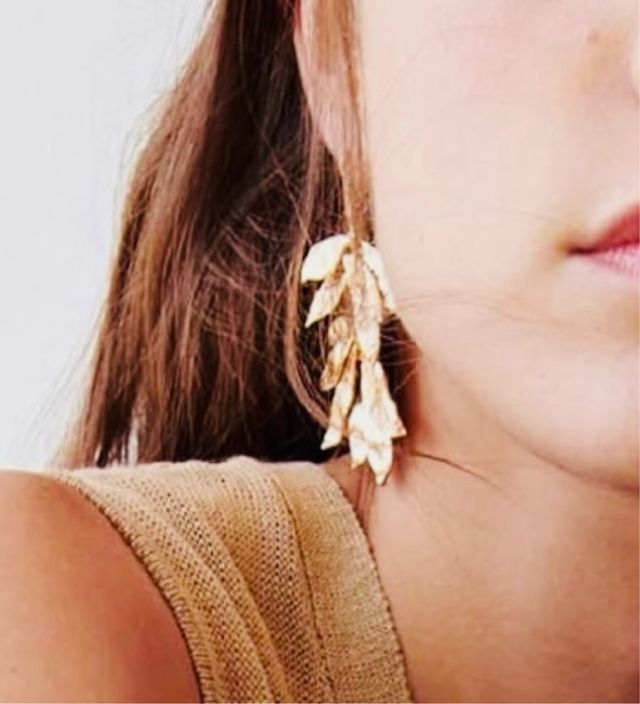 Pendientes largos dorados hoja