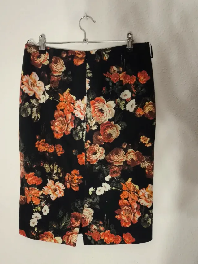 Falda Mango diseño floral.