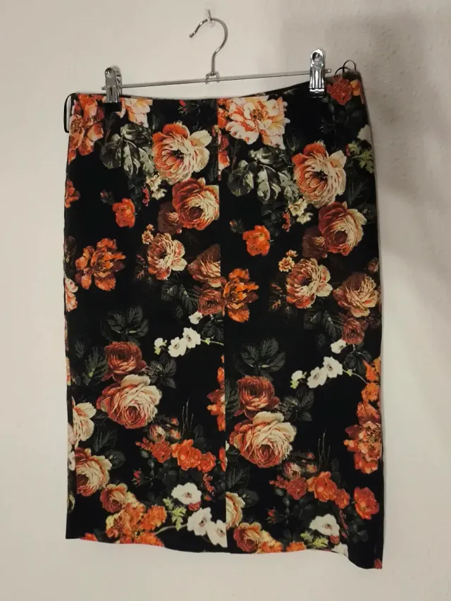 Falda Mango diseño floral.