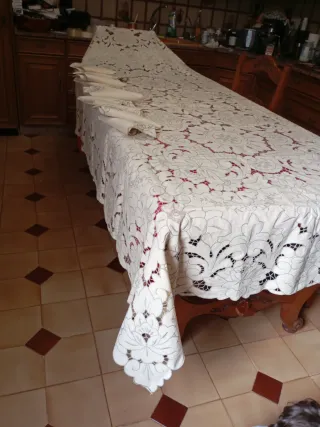 Mantelería de lino bordada a mano espetacular