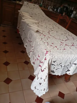 Mantelería de lino bordada a mano espetacular