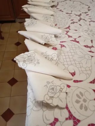 Mantelería de lino bordada a mano espetacular