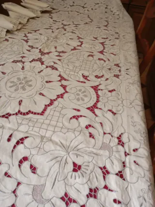 Mantelería de lino bordada a mano espetacular