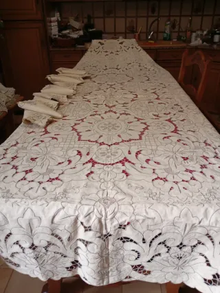 Mantelería de lino bordada a mano espetacular