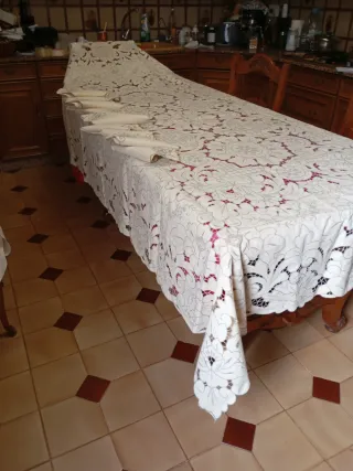 Mantelería de lino bordada a mano espetacular