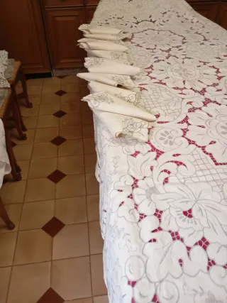 Mantelería de lino bordada a mano espetacular