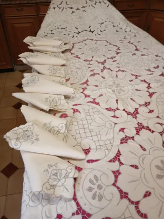 Mantelería de lino bordada a mano espetacular