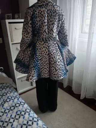 Gabardina estampada mujer