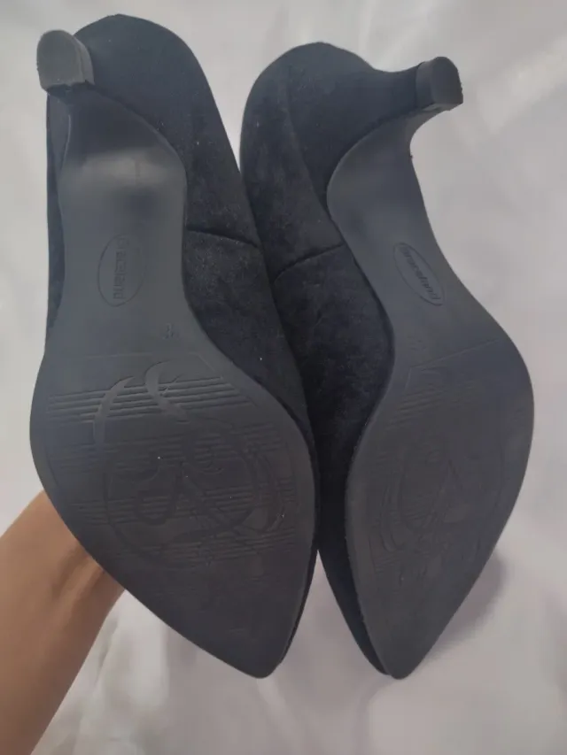 Zapatos negros tacón bajo