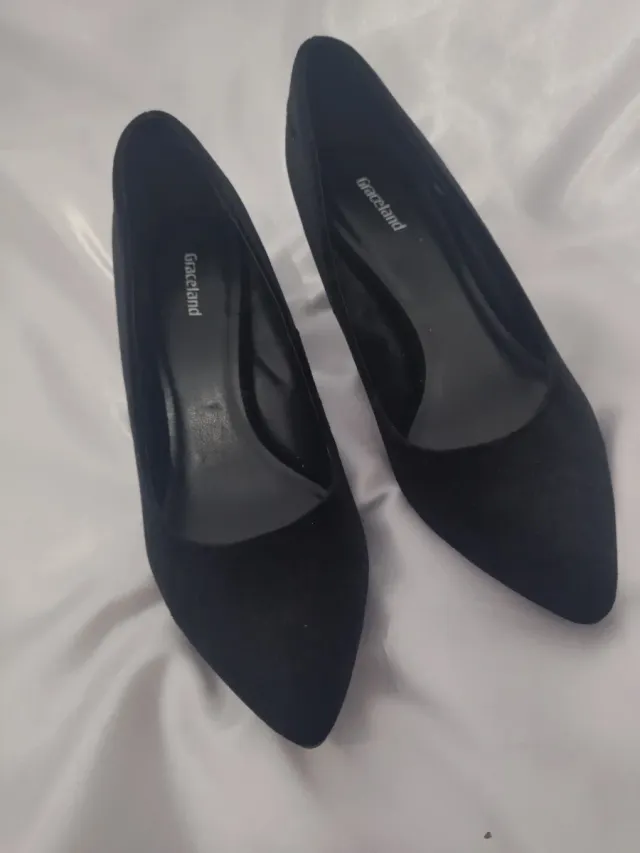 Zapatos negros tacón bajo