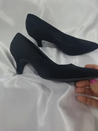 Zapatos negros tacón bajo
