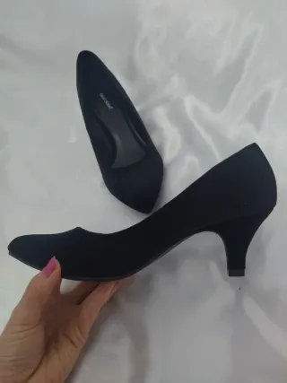 Zapatos negros tacón bajo