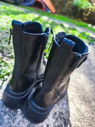 Botas negras con cremallera