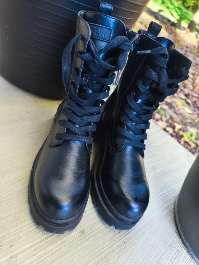 Botas negras con cremallera