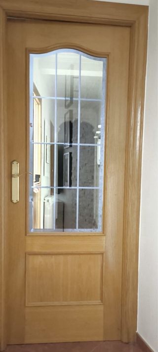 Puerta de roble acristalada