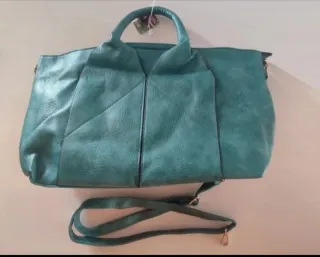 Borsa similpelle verde con tracolla
