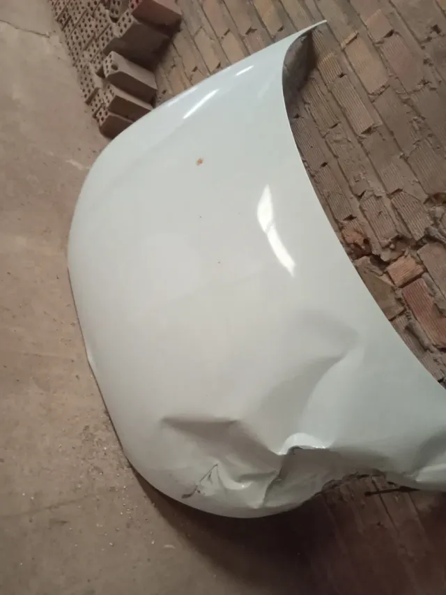 Capó Audi A1 Sportback dañado