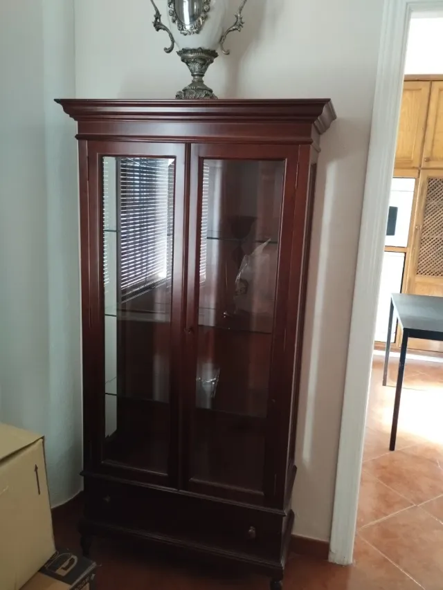 Vitrina madera caoba cristal y cajones