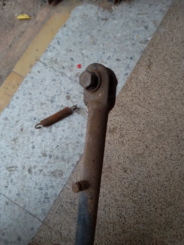 Caballete Rieju RV 50