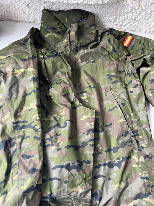 Traje de tormenta boscoso sin estrenar