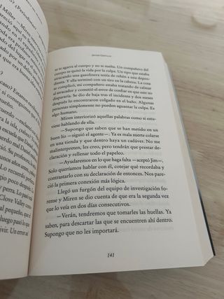 La grieta del silencio / The Fissure of Silence...