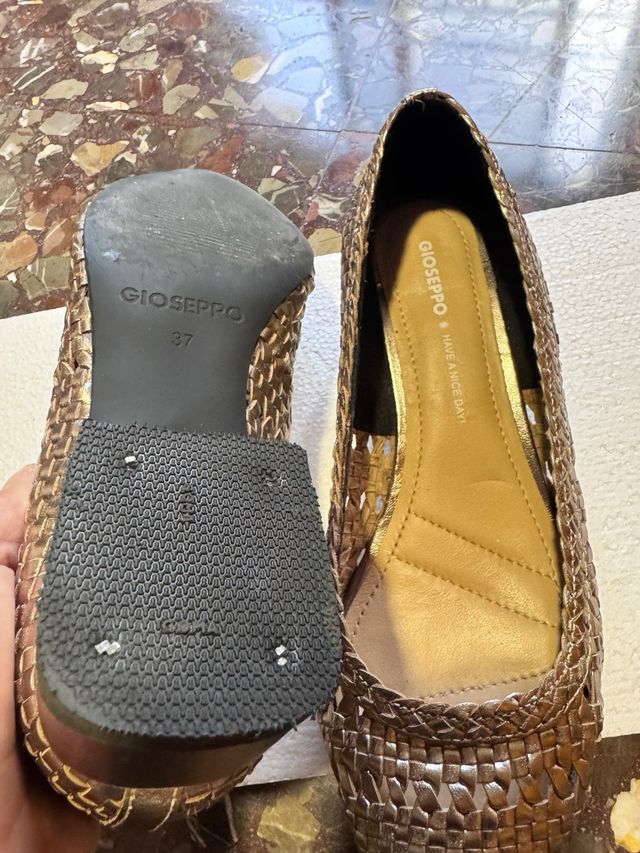 Zapatos de vestir Gioseppo dorados/plateados