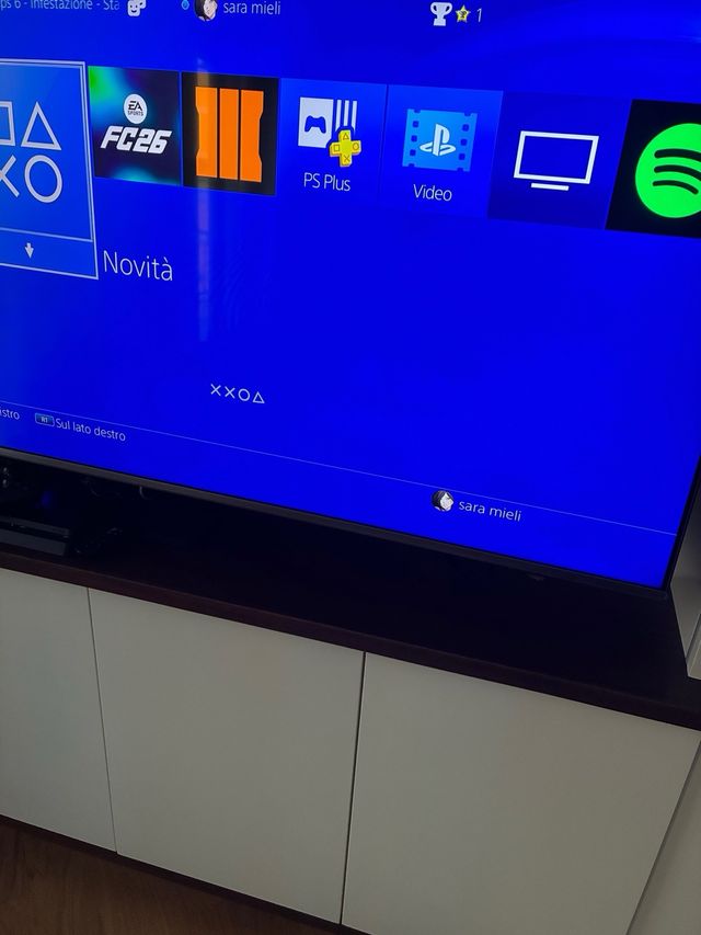 PS4 Slim 500 GB + Joystick