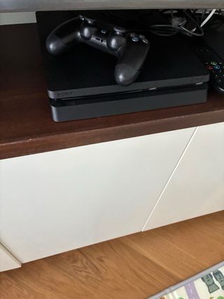 PS4 Slim 500 GB + Joystick