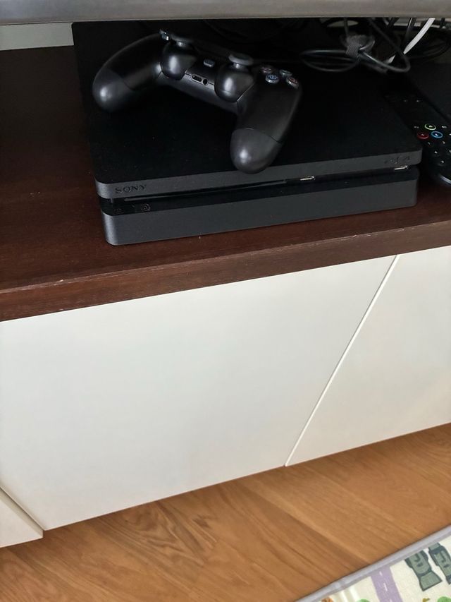 PS4 Slim 500 GB + Joystick