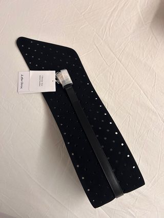 Cinturón ancho negro & other stories