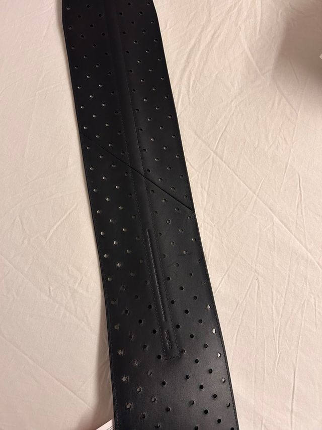 Cinturón ancho negro & other stories