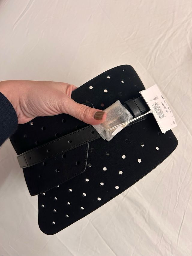 Cinturón ancho negro & other stories