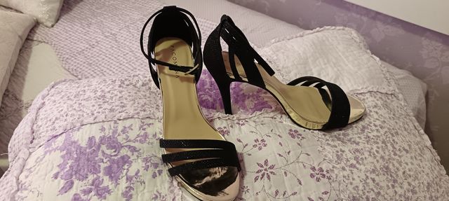 Tacones Paco Mena Negros y Dorados