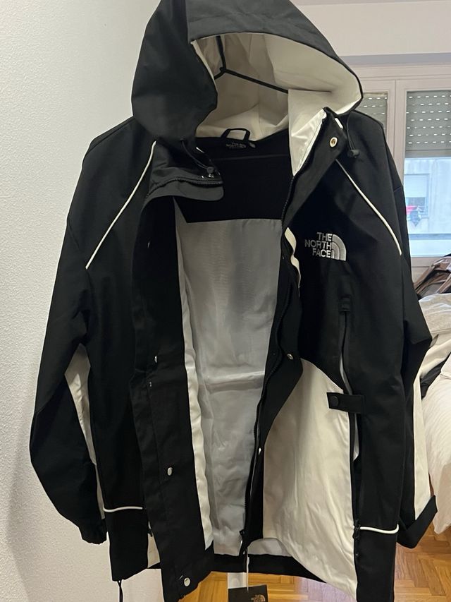 Chaqueta The North Face Negra y Blanca