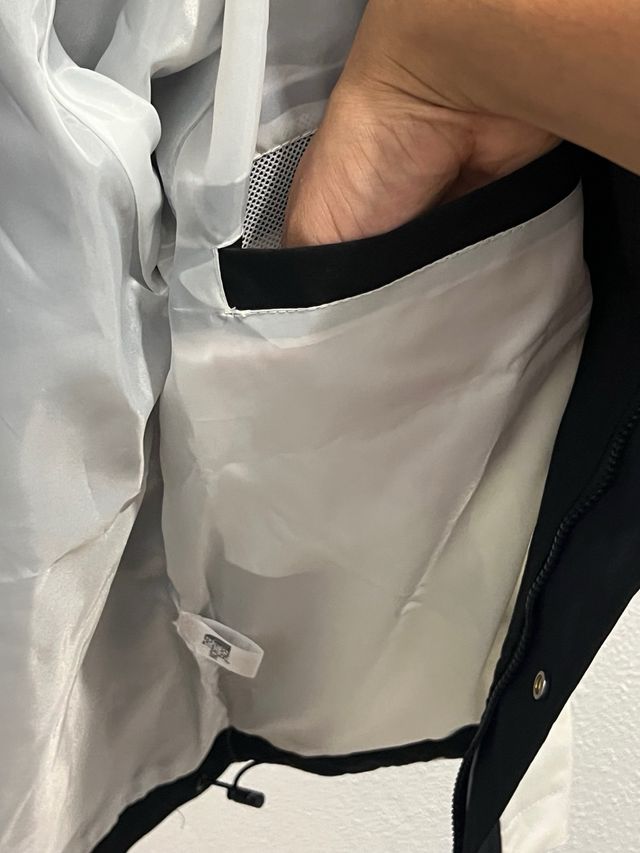 Chaqueta The North Face Negra y Blanca