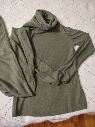 Completo maglione collo alto pantaloni verde